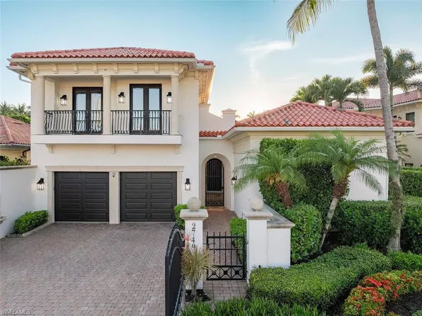 2749 MEDALLIST LN, NAPLES, FL 34109