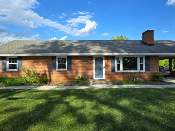 1540 Oakwood St, Bedford, VA 24523
