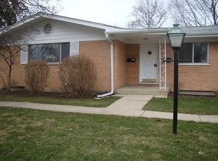 1396 Wing St APT 1, Elgin, IL 60123