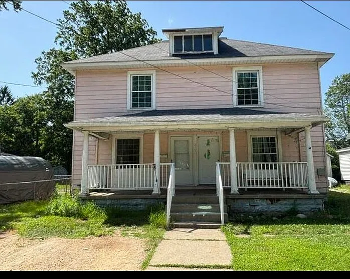 217 Lester Ave — Photo 1