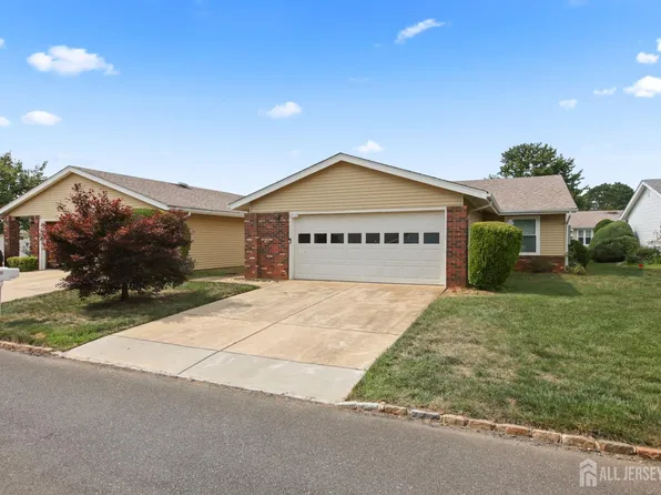 316B Jutland Dr, Monroe Township, NJ 08831