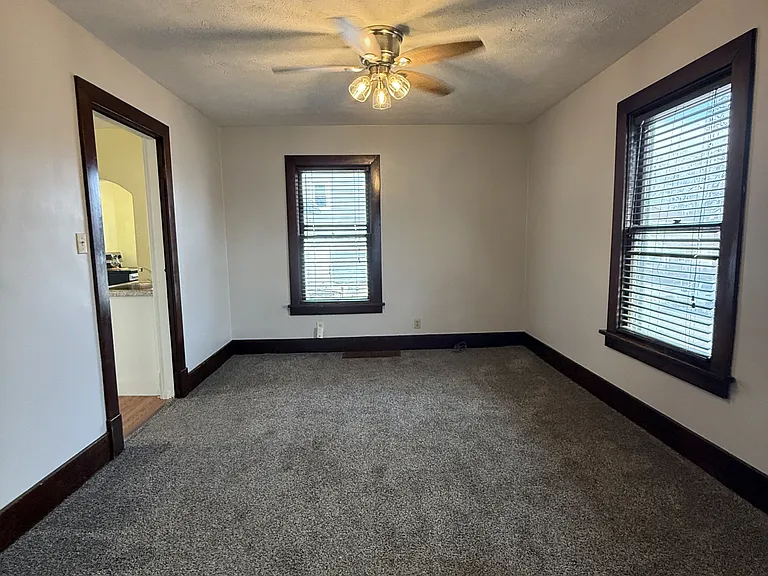 3221 Wayne Ave — Photo 4