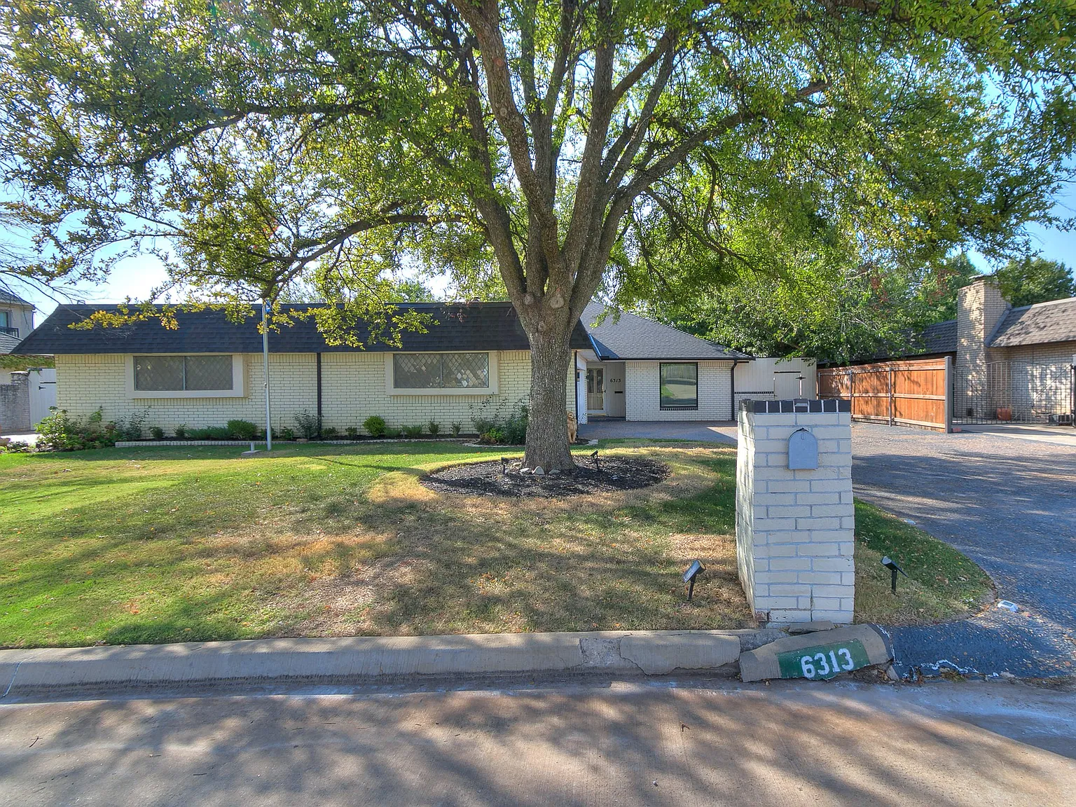 3 bed, 2000 sqft, $2,300 — Photo 1