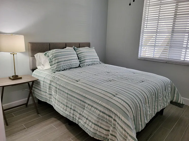 Guest bedroom w/queen bed.
