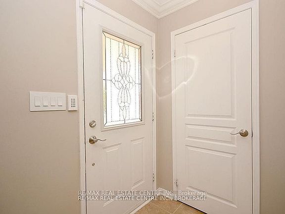 3rd image of 2343 Pine Glen Rd