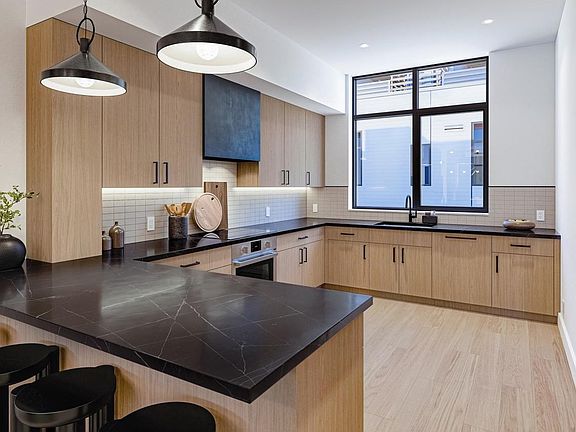 3rd image of 2051 26th St #D