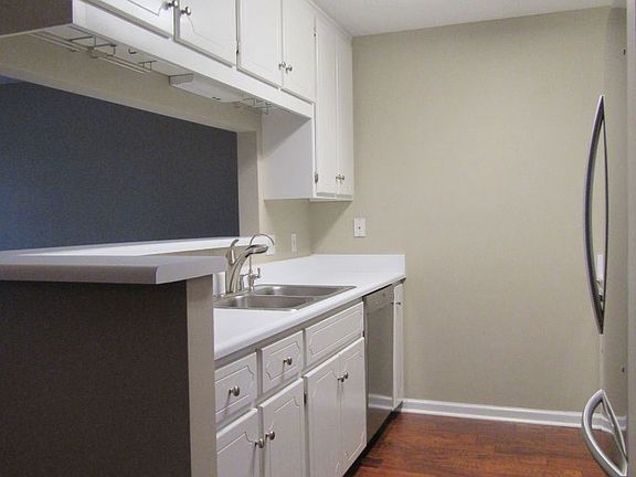 3rd image of 116 Woodmere Dr #1