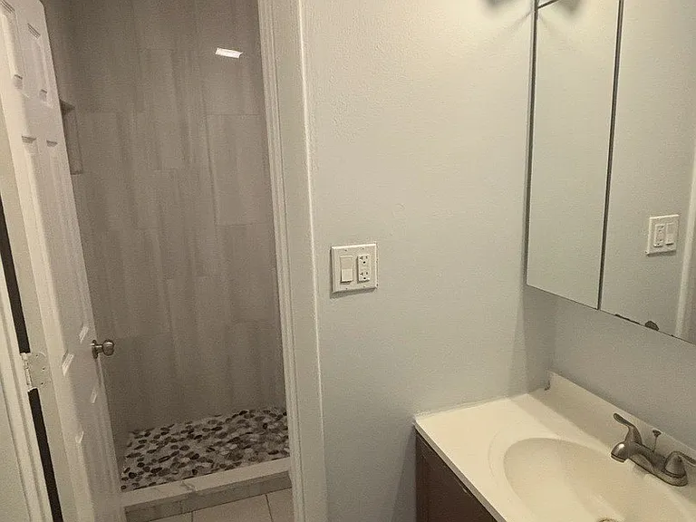 555 Deepwoods Dr #2E — Photo 5