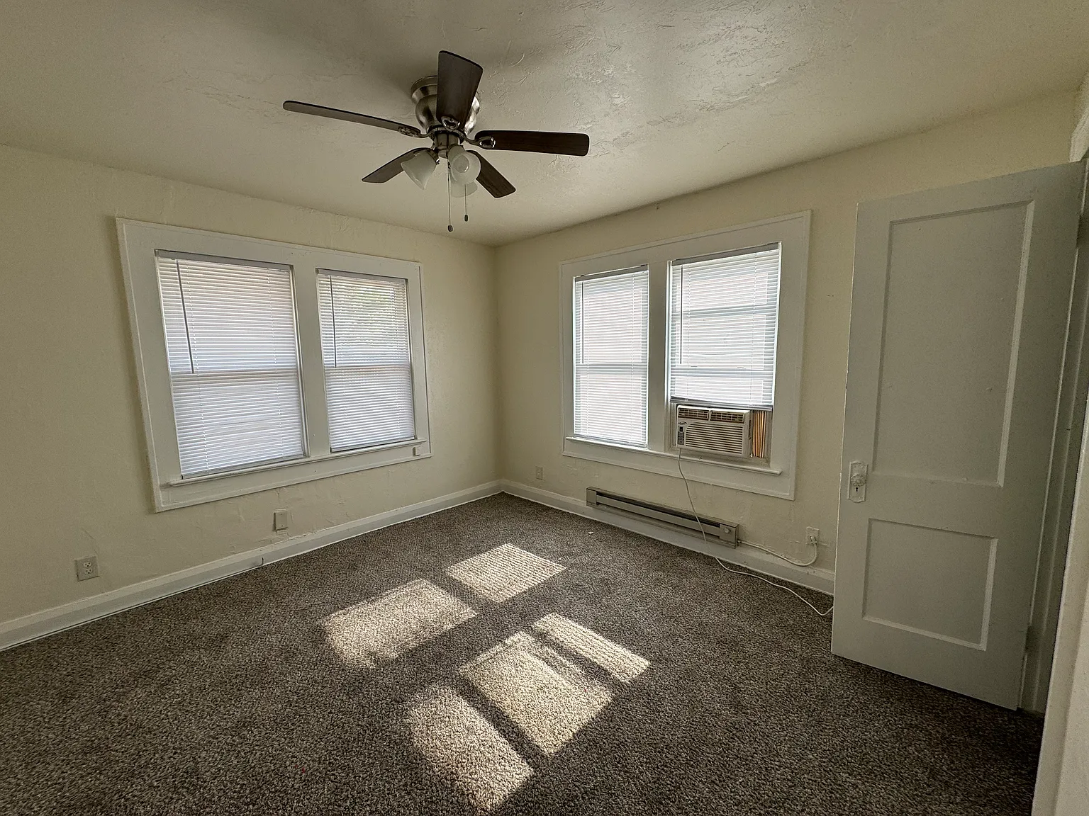 703 W Ford St — Photo 4