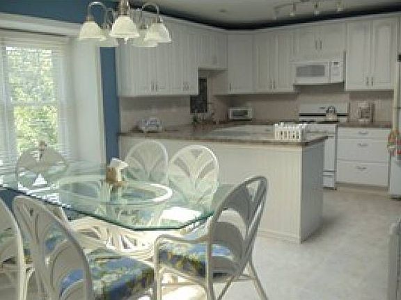 4th image of 414 Wesley Ave APT 102