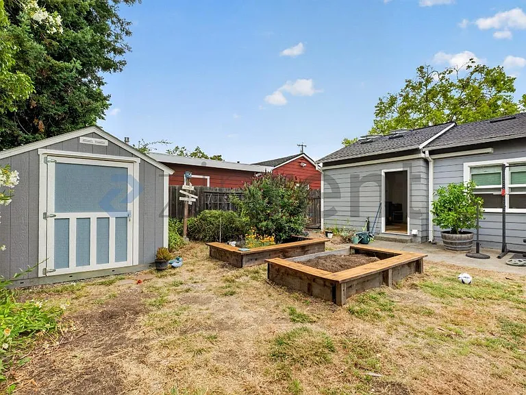 2039 Montecito Ave — Photo 37