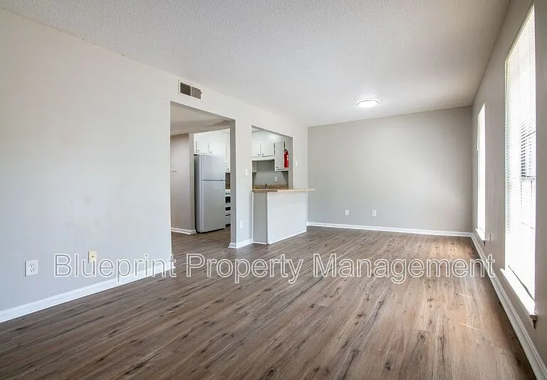 1917 18th Pl N — Photo 4
