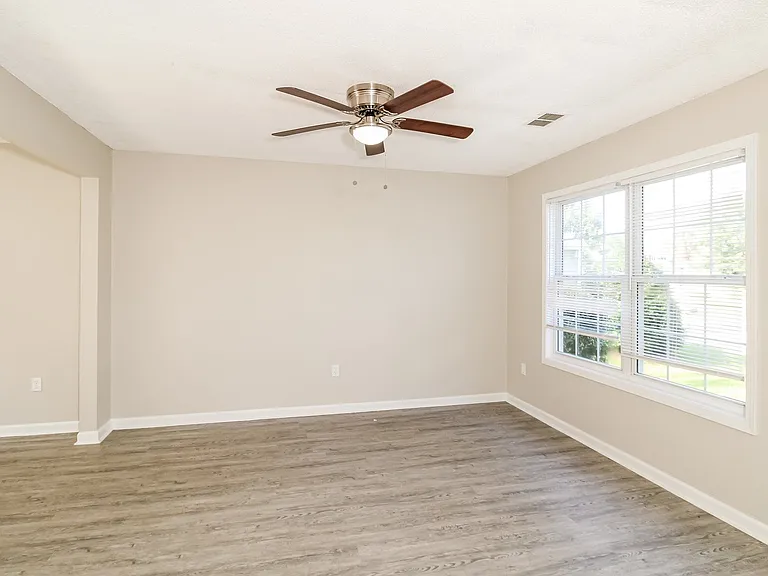 263926_017_living_room_12980837.jpg