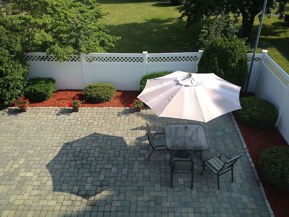 2nd image of 150 4th St