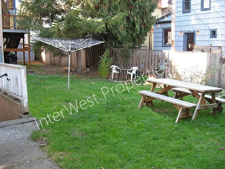 2257 NW Hoyt St #7 — Photo 10