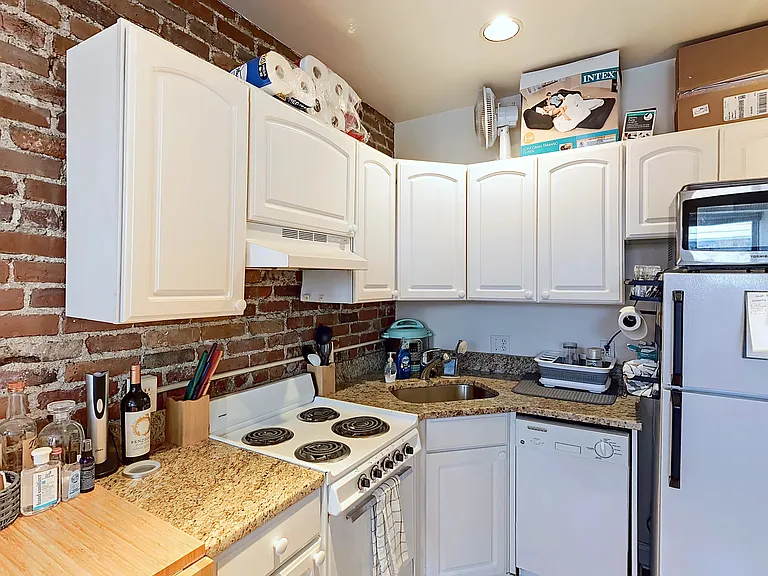 93 Prince St — Photo 3