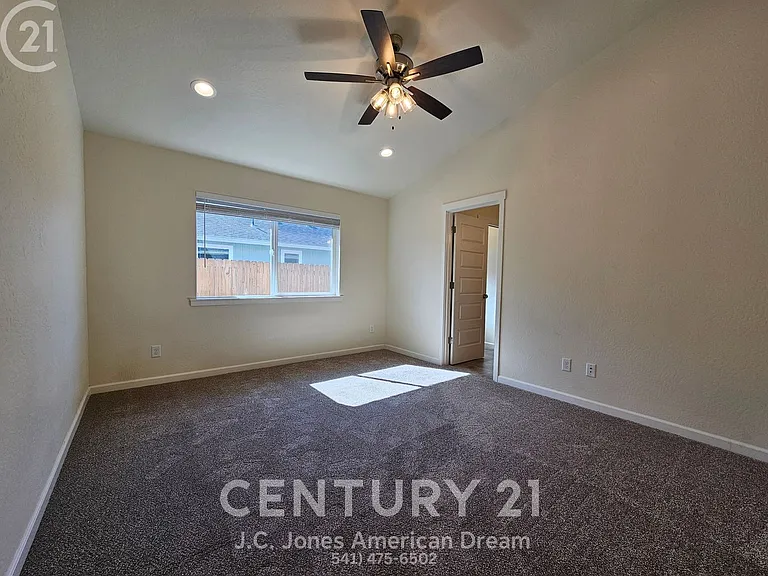 1006 SW L St — Photo 17