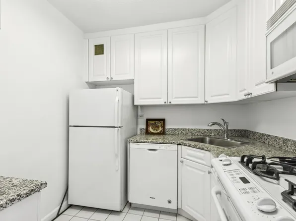 300 East 40th Street 32G image 6 of 6