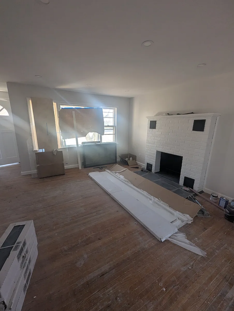Building Photo - 540 W 7th Ave