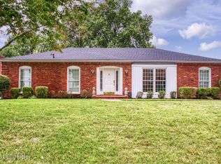 10711 Sunderland Rd, Douglass Hills, KY 40243