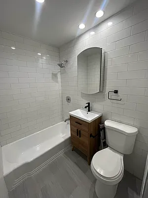 Rented by Green Line Realty | media 13