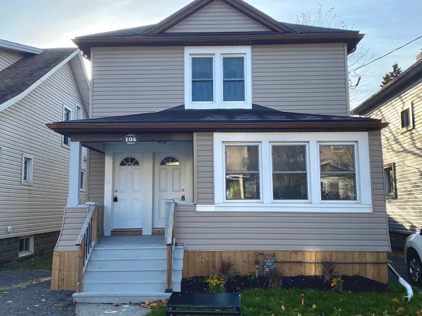 104 Lowell Ave, Saint Catharines, ON L2R 2E2