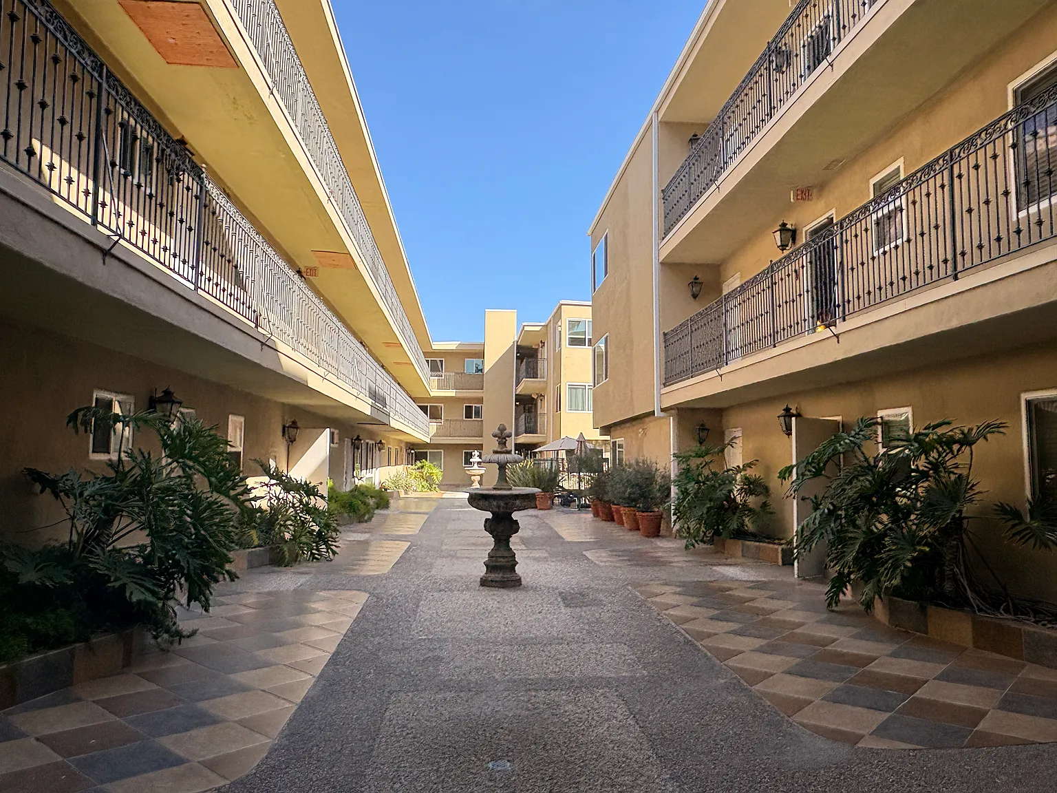 1 bed, 769 sqft, $3,250 — Photo 2