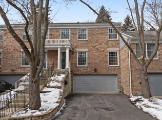 816 Evernia Ct, Geneva, IL 60134