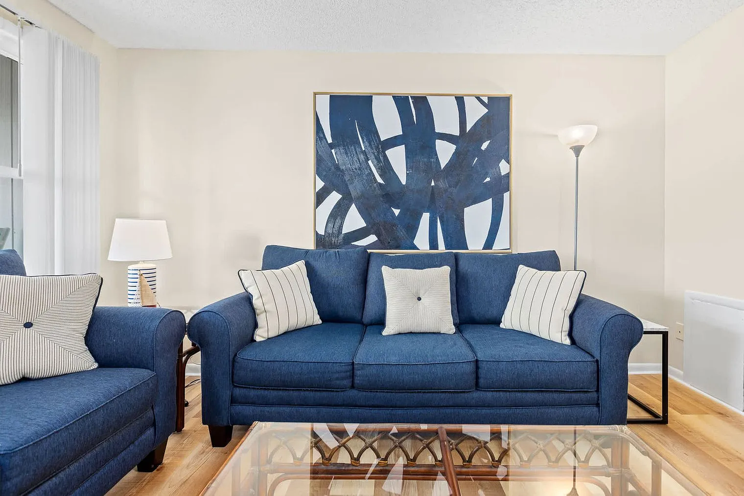 1 bed, 1.0 bath, 592 sqft, $4,301 — Photo 3