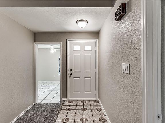4th image of 1327 Maplewood Dr