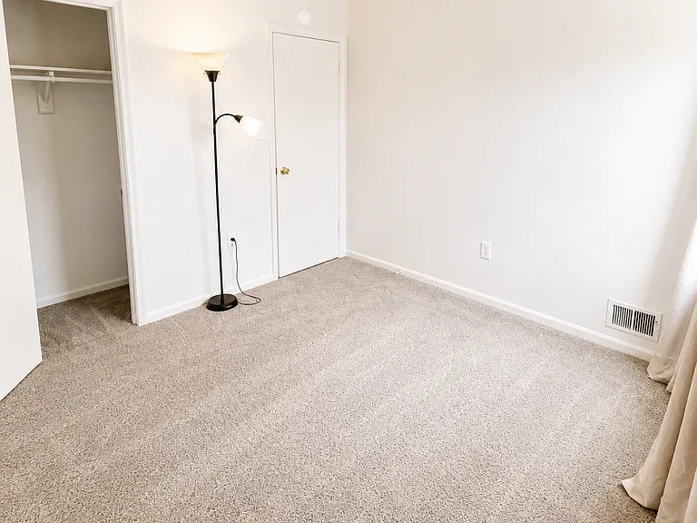 8719 E Grv — Photo 15