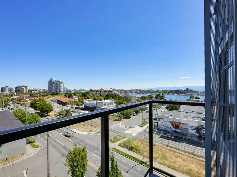 480 Esquimalt Rd — Photo 63