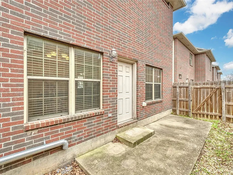 136 Forest Dr — Photo 16