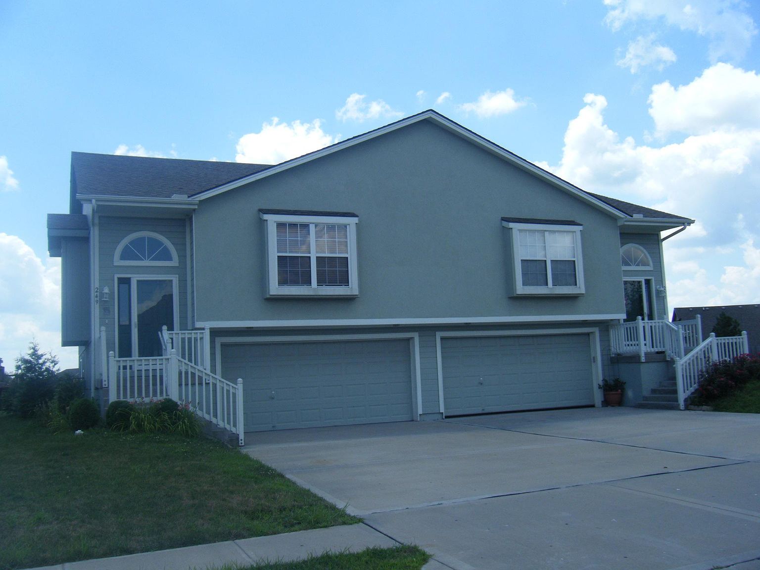 249 SW Chartwell Pl, Lee's Summit, MO 64082 Zillow