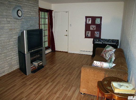 2nd image of 12 Cottonwood Ave