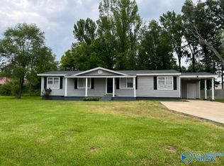 207 Lindsey Ln SW, Hartselle, AL 35640