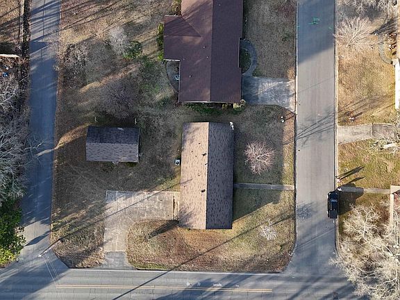 5th image of 111 Leewood Dr