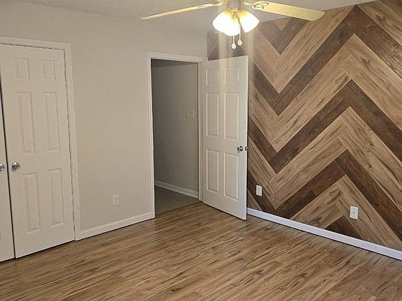5th image of 4235 Deadwyler Dr #D