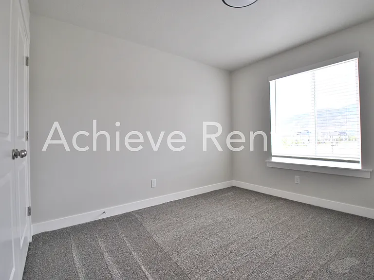 2207 S 1090 E — Photo 15