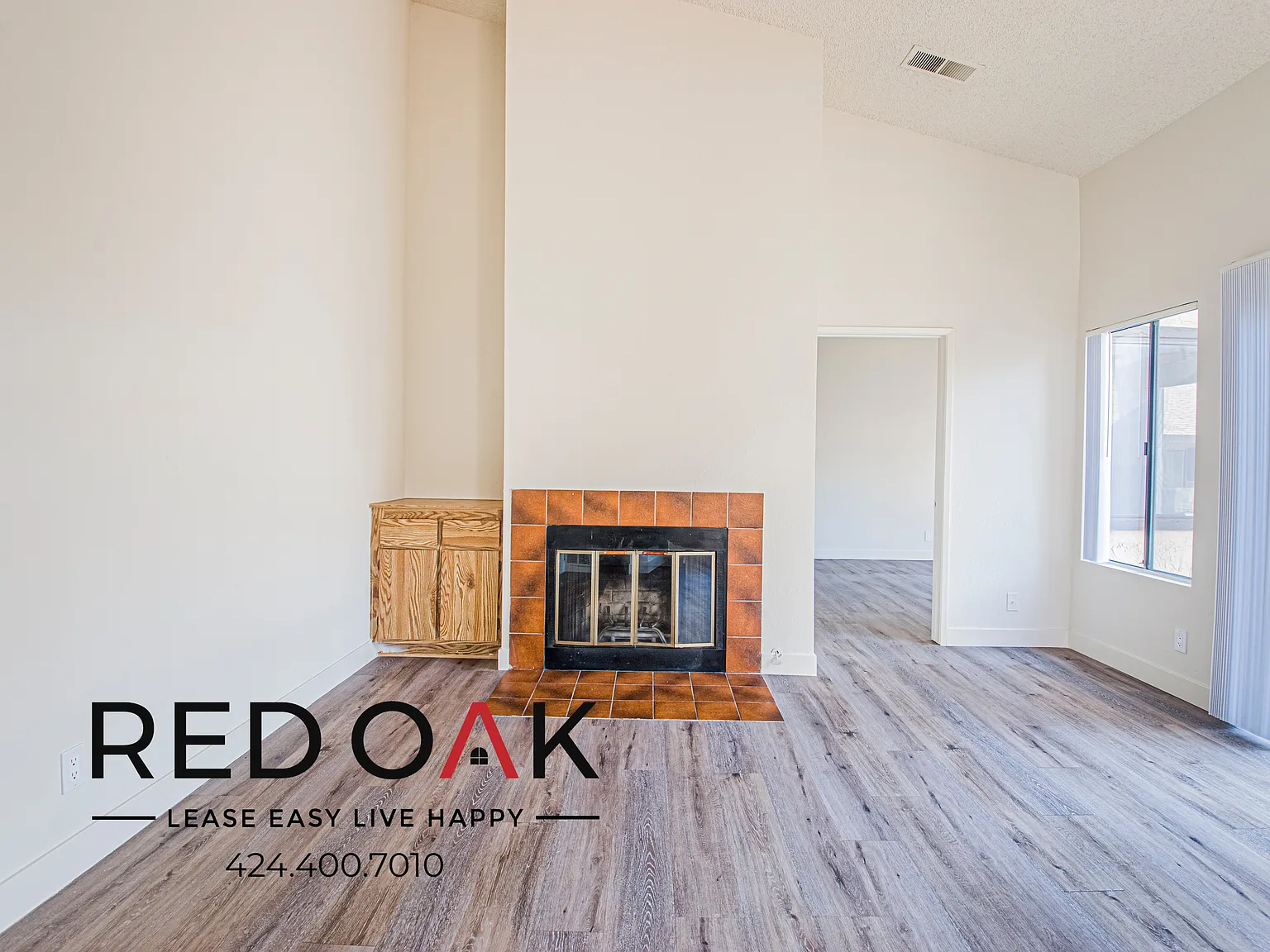 Incredible One Bedroom with Vaulted Ceilings, Fireplace, Private Balcony, Pool, and Included Park... — Photo 1
