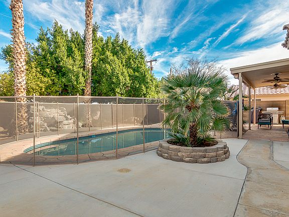 4th image of 2556 E Taro Ln