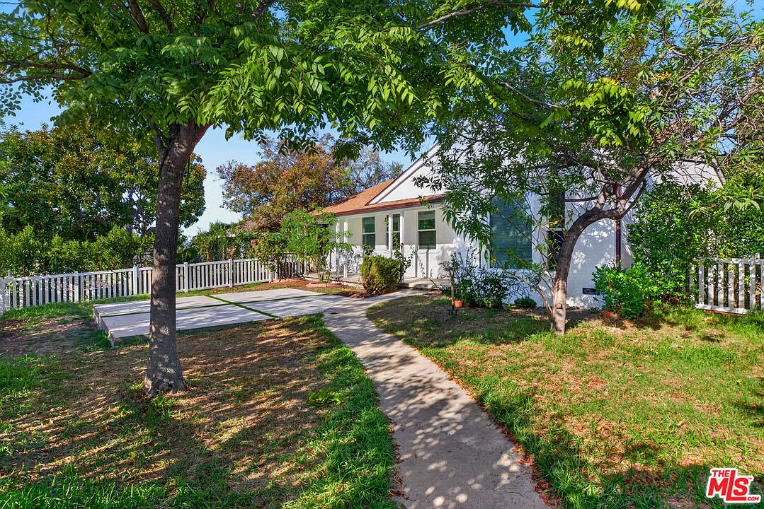 3 bed, 2.0 bath, 1453 sqft, $5,000 — Photo 4