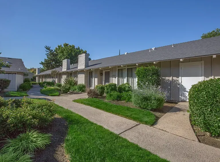 Bear Creek Manor/Bear Creek Terrace — Photo 9