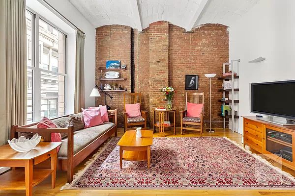 1st image of 54 Pine St APT 3