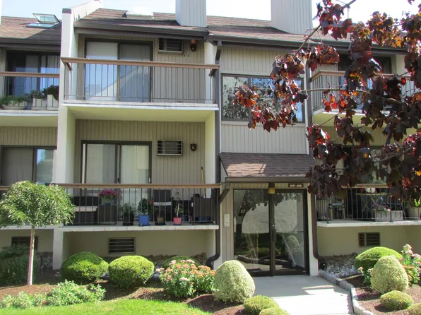 106 W Ridge Mews, Wood Ridge, NJ 07075