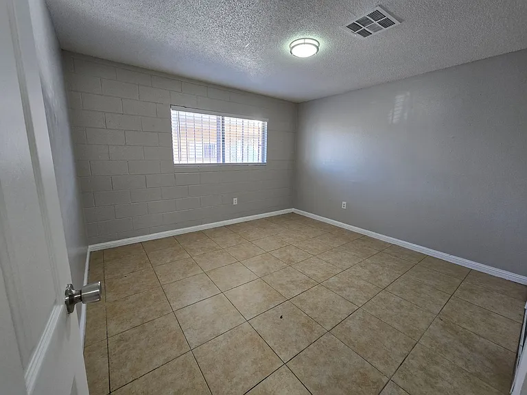2539 N Carroll St — Photo 9