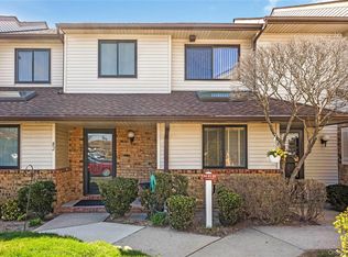 82 COTTONWOOD CT. #82, Wantagh, NY