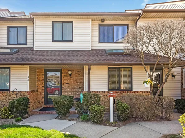 82 COTTONWOOD CT. #82, Wantagh, NY 11793