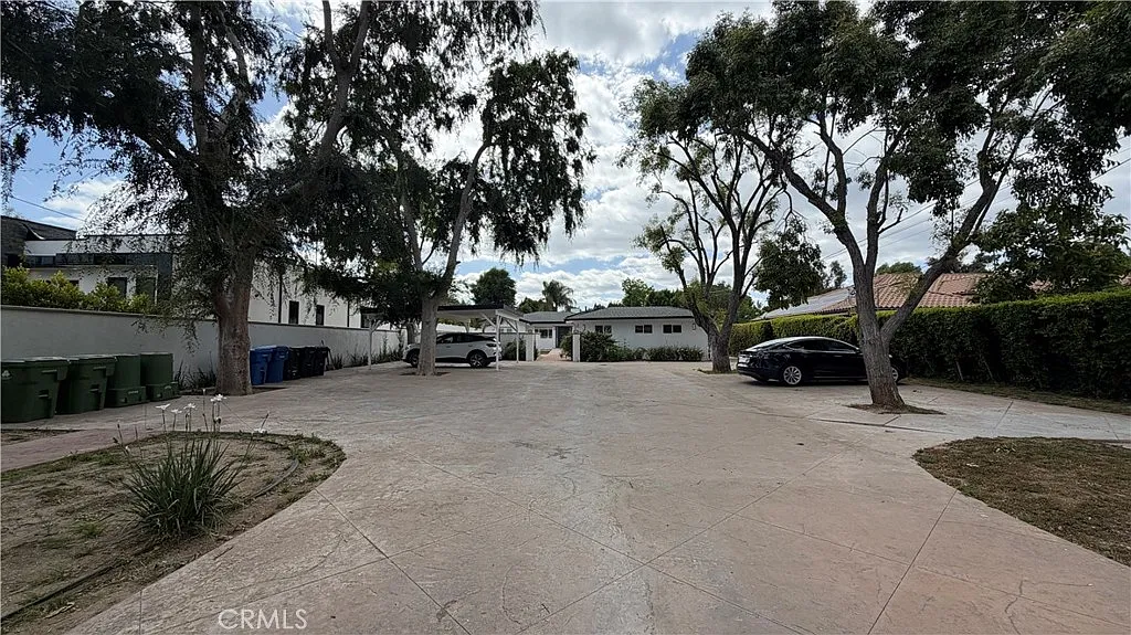 3 bed, 3.5 bath, 2675 sqft, $9,950 — Photo 3