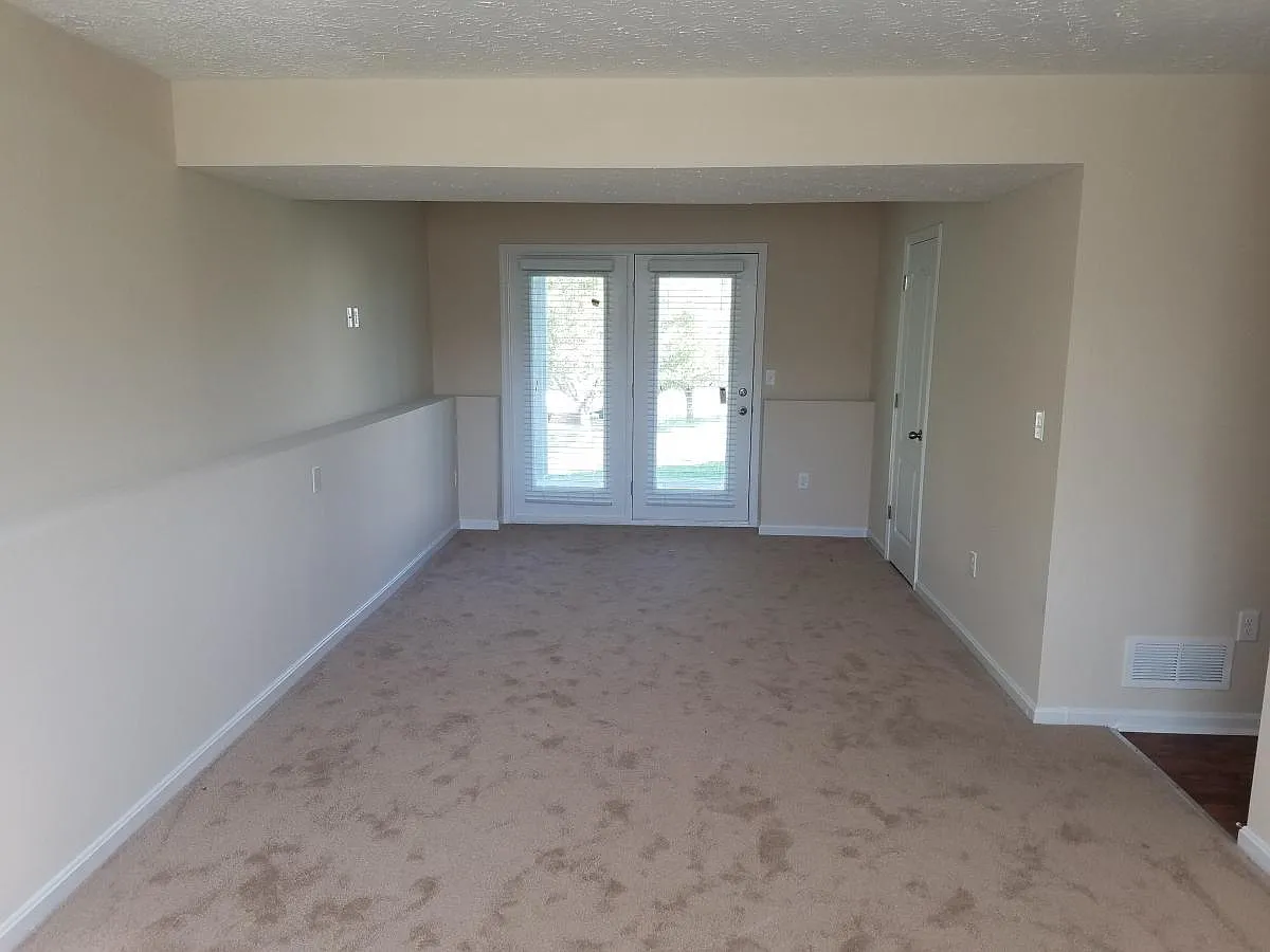 3 bed, 2.5 bath, 1683 sqft, $2,050 — Photo 3